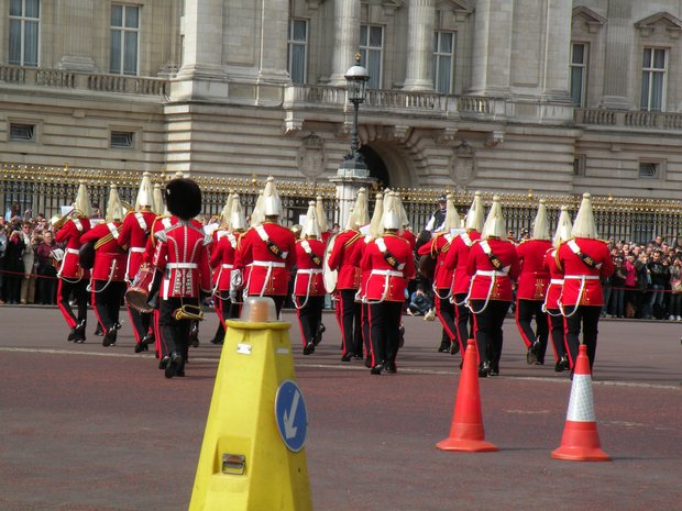  défilé de la fanfare devant Buckingham Palace